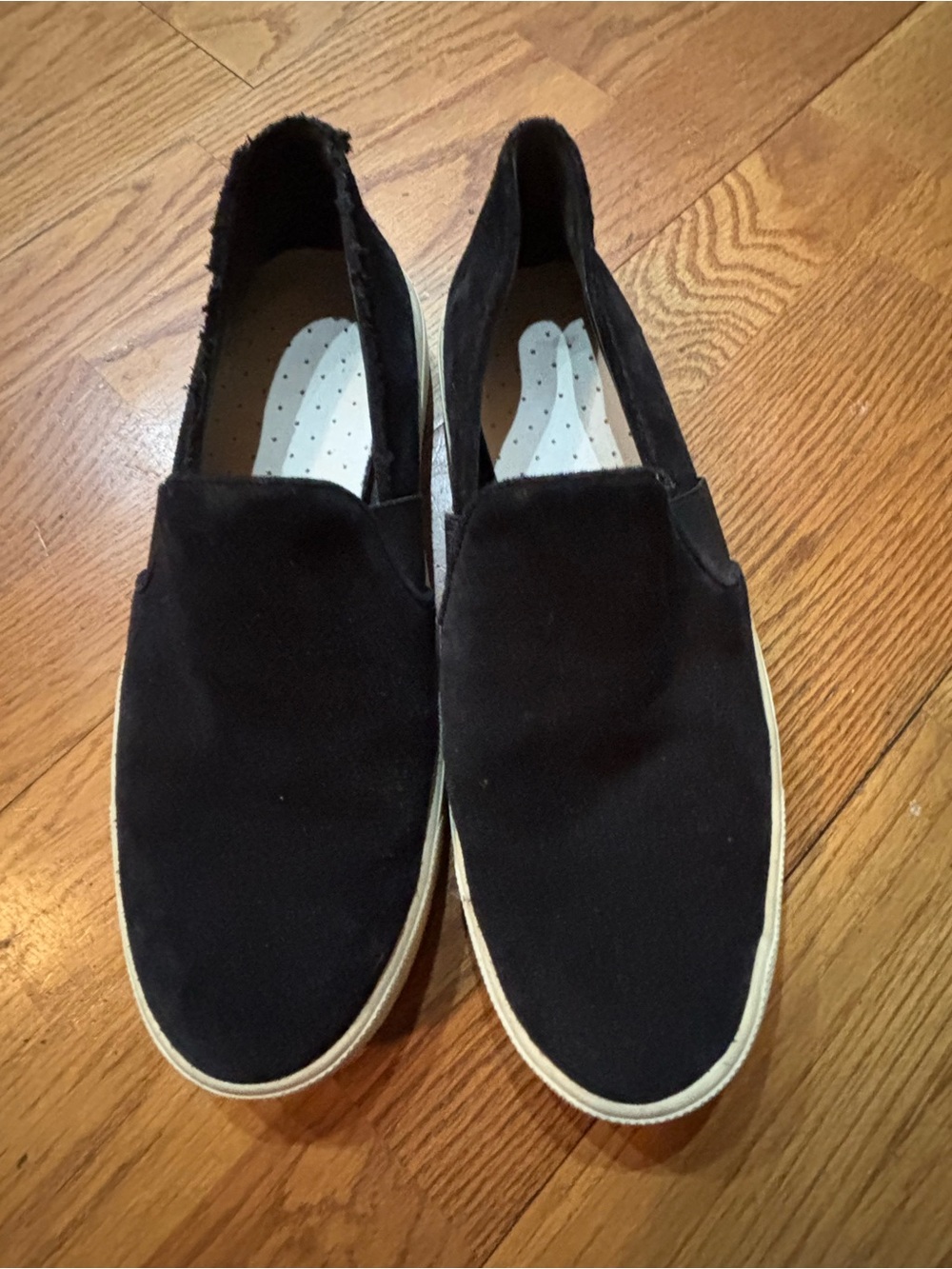Vince Womens Black Slip-On Suede Loafers with Cream Sole